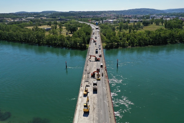 Démolition du trottoir en rive nord